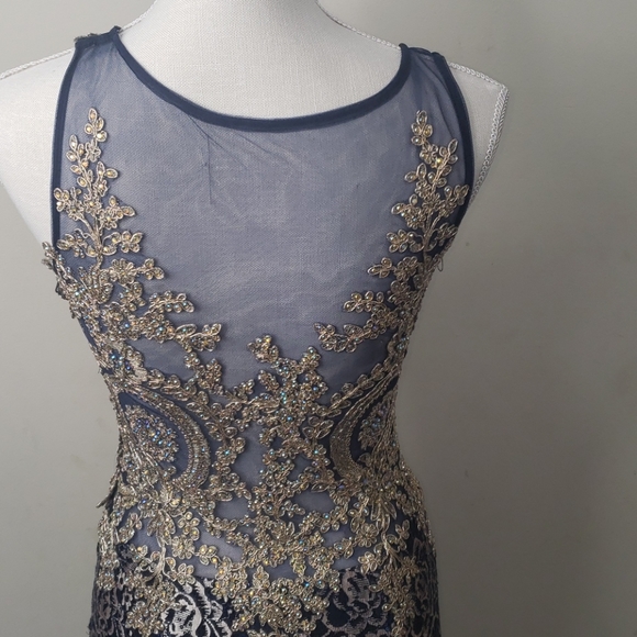 Dress - Picture 3 of 5